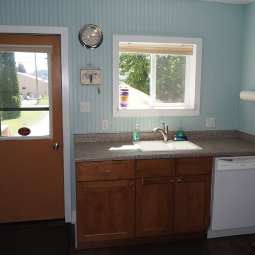 Kitchen:  the apartment has a full kitchen with all appliances including a dishwasher.