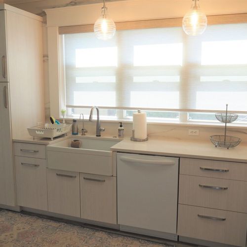 Kitchen:  beautiful kitchen with all appliances including a dishwasher and a cute little coffee bar.