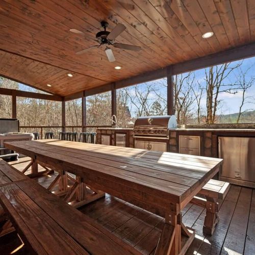 Outdoor dining for 20!