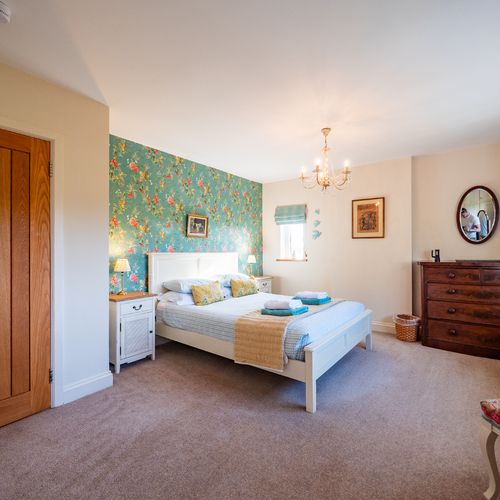 Bedroom 1 - king bed