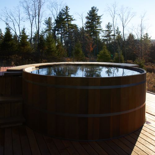 The hot tub is custom built that does not have jets nor a light in it.