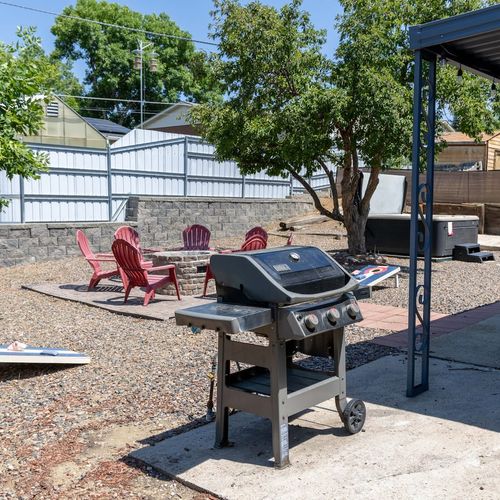 Fire up flavor at this outdoor grill, built for great gatherings.