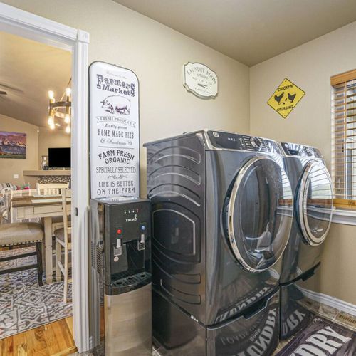 For your convenience, the ensuite is equipped with a contemporary washer and dryer.