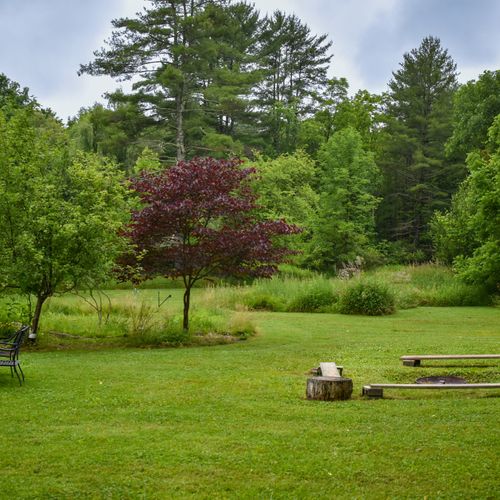 Beautiful backyard to explore, have a firepit or dinner near the garden.