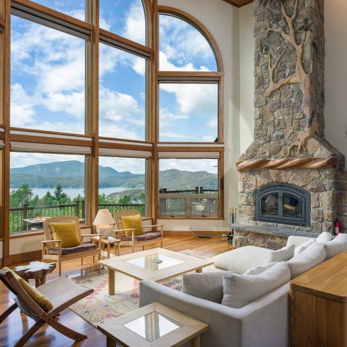 Vaulted ceilings, Scandanavian furnishings, and stone fireplace look out to views in every diretion.