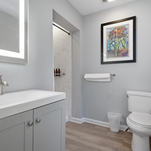 Clean, modern vanity w/ fresh finishes to start your day right