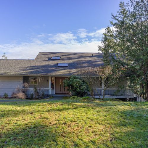 Spacious front yard, perfect for any sort of family or group activities!