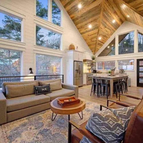 6 additional guests can be seated at the island!