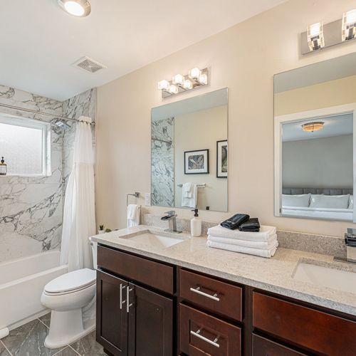 Enjoy the best of both worlds with our second master ensuite bathroom featuring a convenient shower/tub combo.