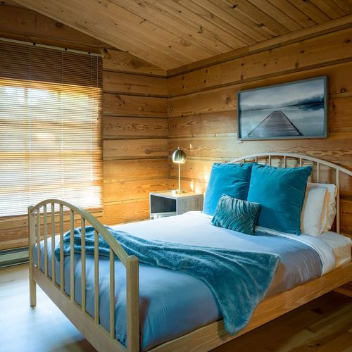 Guest bedroom with Queen Bed