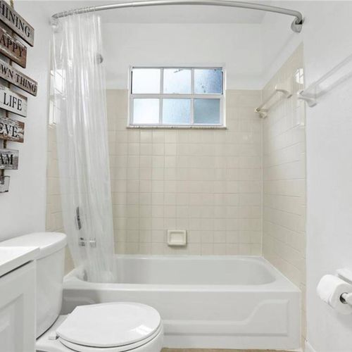 Enjoy your bath with the goodness of this combination tub & shower