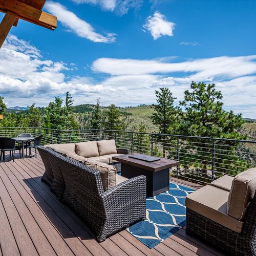 - gather around the fire table with plush seating and sweeping treetop views
- perfect for sunrise coffee, sunset cocktails, or evening storytelling
- deck wraps the home with warmth, privacy, and elevated design
