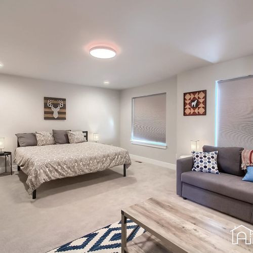 Get a good night’s rest in master bedroom fitted blackout window coverings.