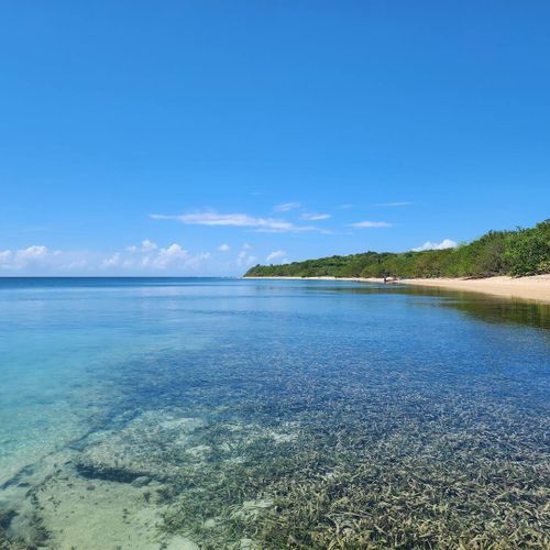 Unwind with spectacular ocean views from this vibrant coastal landscape. Pure serenity by the sea.