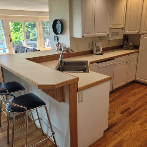 Kitchen:  the home has a full kitchen with all appliances including a dishwasher.
