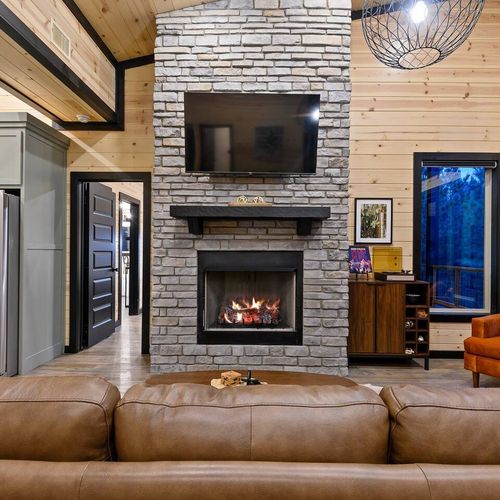 This one story cabin makes every room easily accessible.