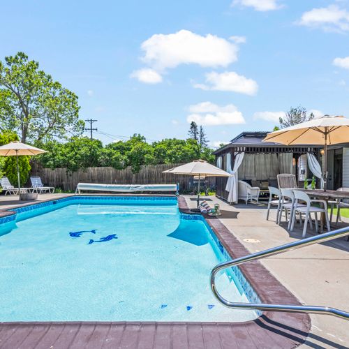 A poolside blend of sunshine, cool shade, and room to relax.