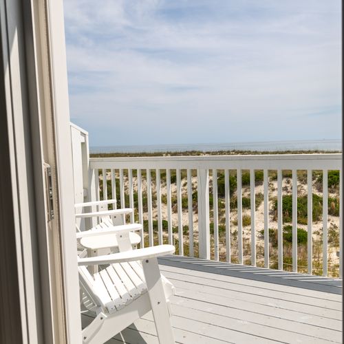 Rise and shine with a scenic sunrise 180-degree views overlooking the ocean from the 3rd-floor.