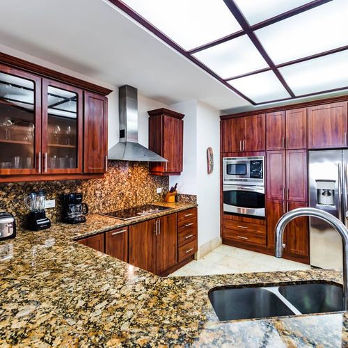 This fully equipped kitchen is ready to meet your vacation cooking needs.