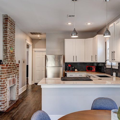 Sleek, well-equipped kitchen w/ plenty of cabinet space & modern finishes.
