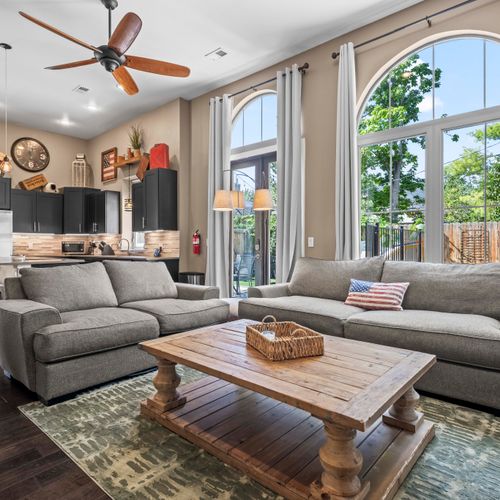 Modern style and natural light define this glass-lined retreat.
