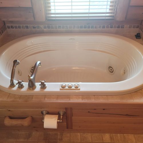 Bathroom #2:  the luxurious jetted bathtub in the upstairs bathroom