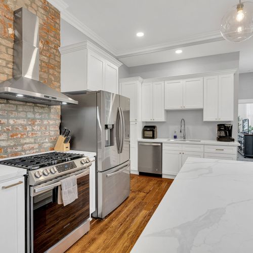 This stunning, fully equipped kitchen features modern appliances, a large island, and beautiful finishes—perfect for gathering with friends and family.