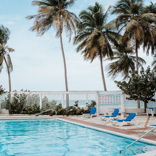 “Perfect unit. A couple of blocks away from so many restaurants and cafes. The beach and pool access were ideal. The hosts were incredibly helpful and responsive. I traveled with my two kids and we had a great time.”
-Yadira