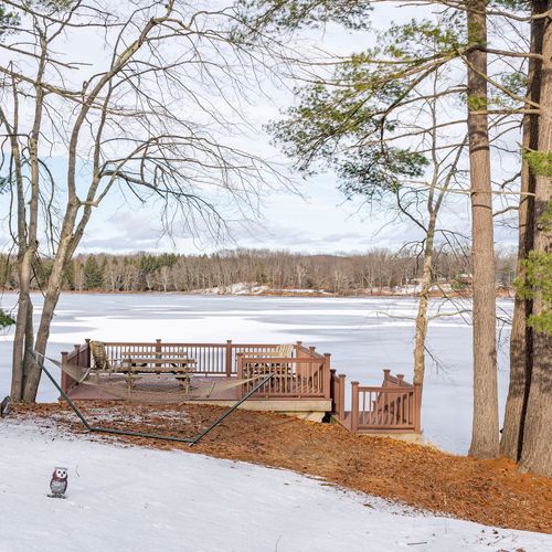 A perfect lake view on the deck