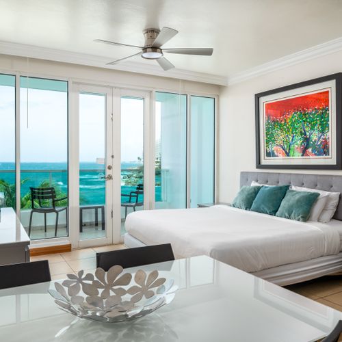 Bright and airy studio offering supreme comfort, a chic design, and an incredible beachfront panorama.
