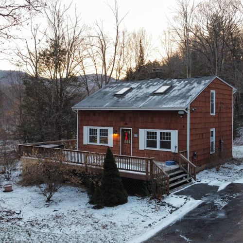 Welcome to Catskills Cabin on the Creek!