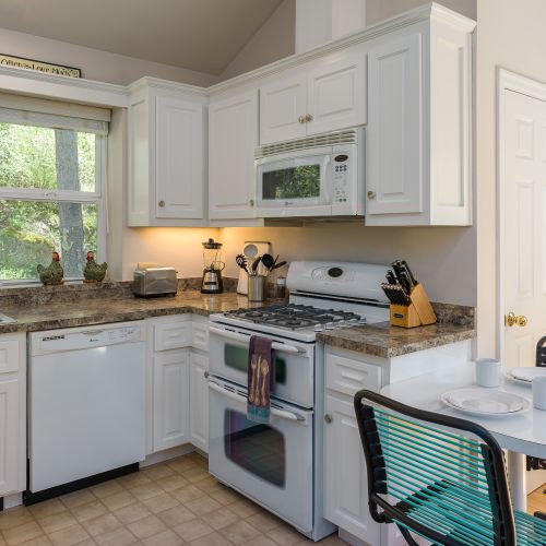 The Apartment: With a walk-in closet and breakfast table, this 500sq ft. apartment is a great solution for larger groups of ten people.