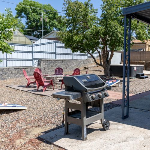 Fire up flavor at this outdoor grill, built for great gatherings.