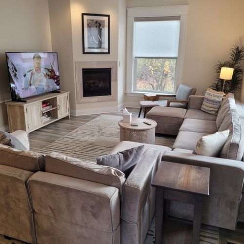 OVERVIEW:  Gorgeous living room that features a gas fireplace and a large television with live streaming via Hulu, Netflix, and Disney+.
