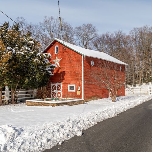 Pastoral outbuildings throughout the grounds for your photo-ops!