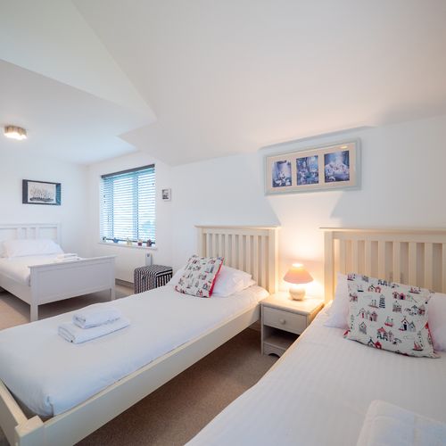 D5ccd28d 30dc 4040 b62e fb27d70a09cb homerunner