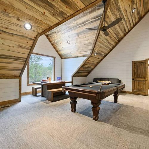 The loft has a pool table and games!
