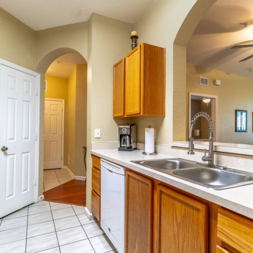 Modern Kitchen w/ Stainless Steel Appliances & Granite Counter Tops; Breakfast Bar for 4
