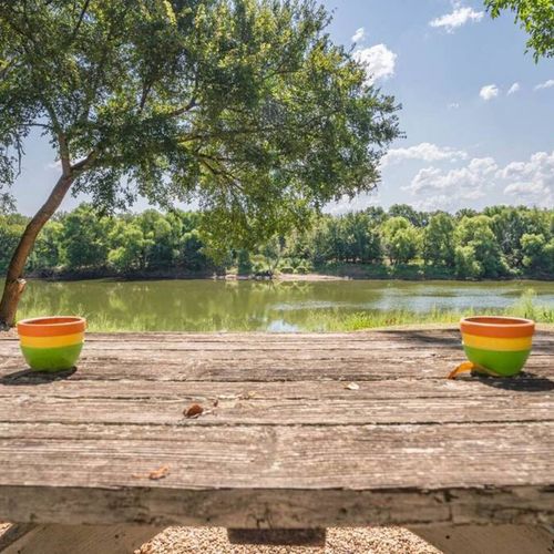 Enjoy meals alfresco style out on the picnic table with gorgeous river views