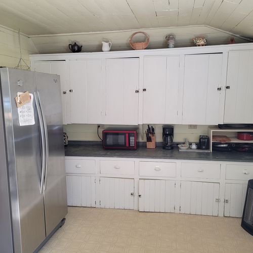 KITCHEN:  The home has a large kitchen with all  appliances, except for a dishwasher.