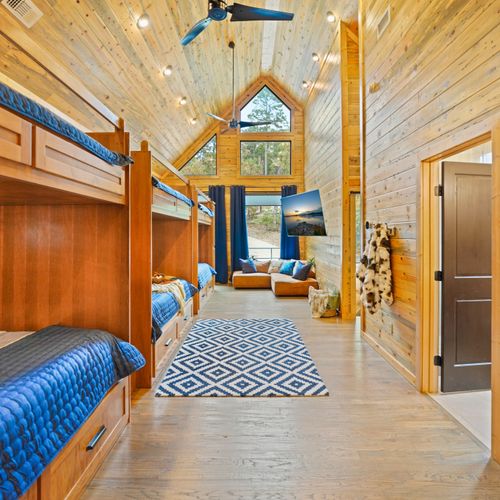 Six built-in bunks, endless memories—this space is designed for laughter, late-night chats, and forest dreams.