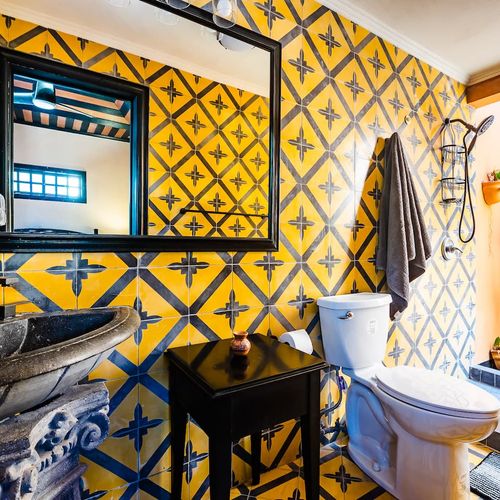 Guests bathroom #1