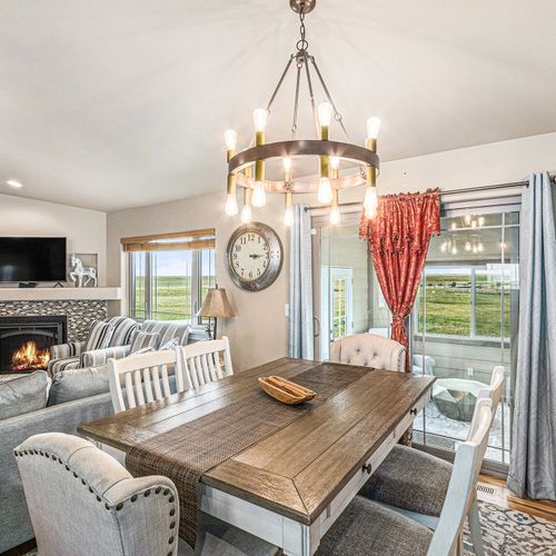 Modern-rustic combination to share your meals at ease!