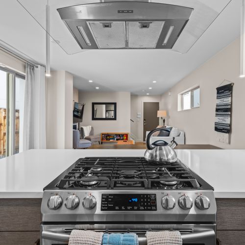 Spacious kitchen stovetop ready for your favorite meals.