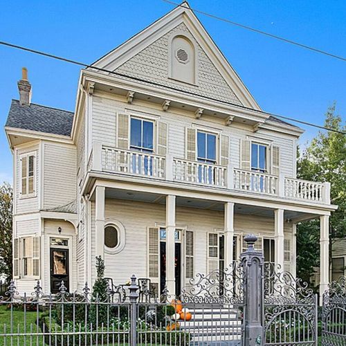 Stunning Historic New Orleans Home on Camp Street – A Perfect Blend of Charm and Elegance