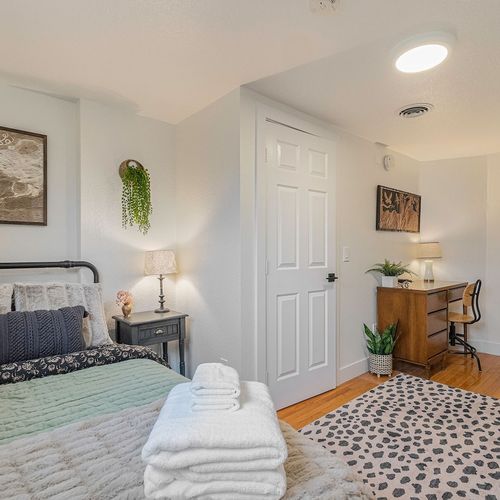 Find your sweet escape in the twin bedroom with its mid-century-inspired design and hotel-quality mattress.