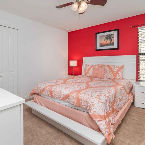 Queen bedroom 3