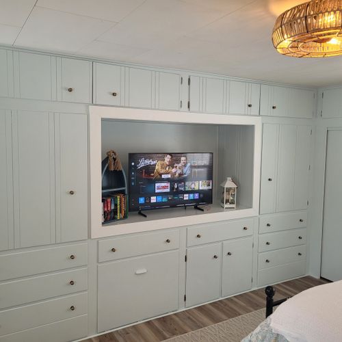 Bedroom #1:  bedroom #1 is the primary bedroom. It features a queen-size bed, ceiling fan, live streaming television, nightstands, lamps, a closet, a large dresser, a desk, and a comfy chair. There is also a door from the bedroom to the garage. (the door is fully lockable. )