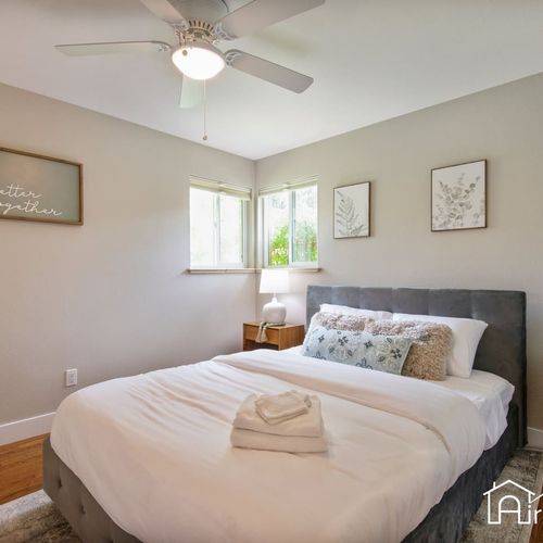 Escape to the airy master bedroom, complete with a comfortable queen-sized bed and nightstands. Choose from five bedrooms, two of which have private ensuite bathrooms.