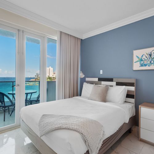 Light-filled room with relaxing beach tones